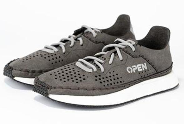 Open Run shoe — top view showing the lacing pattern